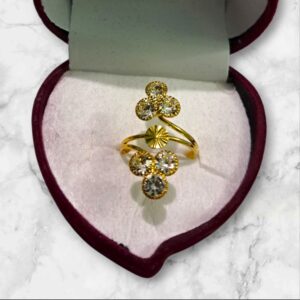 Stylish Floral Cluster Ring